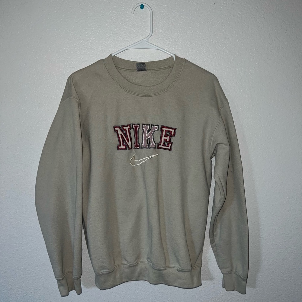 ✅Embroidered Nike Crewneck✅